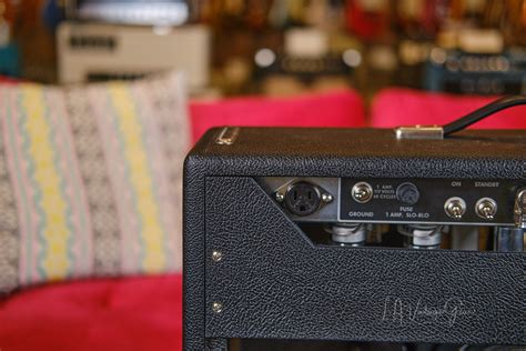The Magic Amps Vibro Deluxe: The Perfect Amp for Blues and Rock